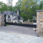 Aluminum driveway gate